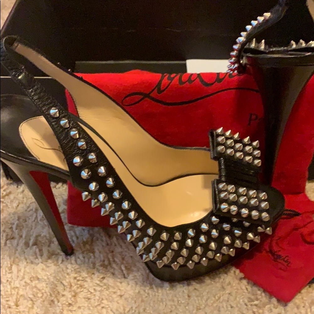 Black Clou Noeud Leather Spike Pumps